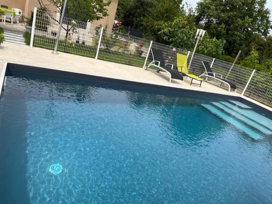 Holiday home Climatise Avec Piscine Et Jacuzzi Carpentras