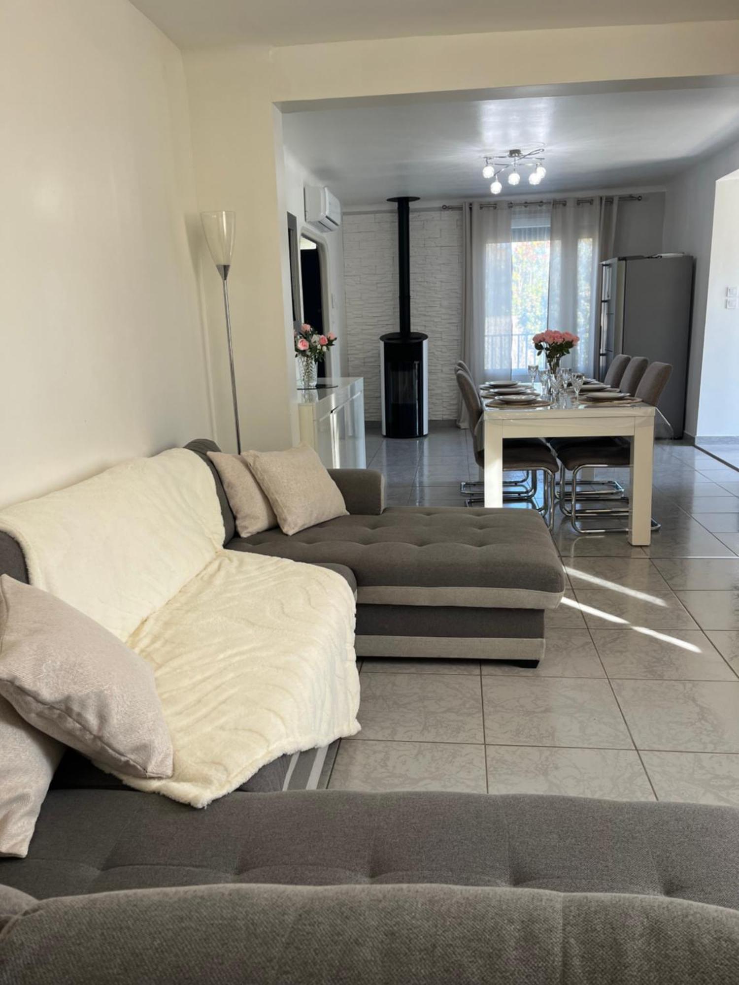Holiday home Climatise Avec Piscine Et Jacuzzi Carpentras