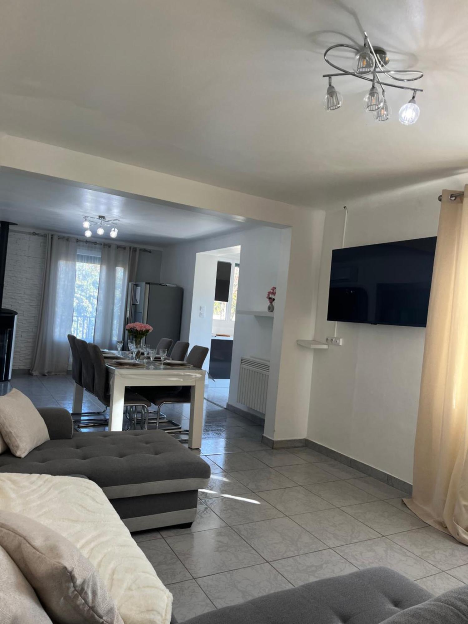Holiday home Climatise Avec Piscine Et Jacuzzi