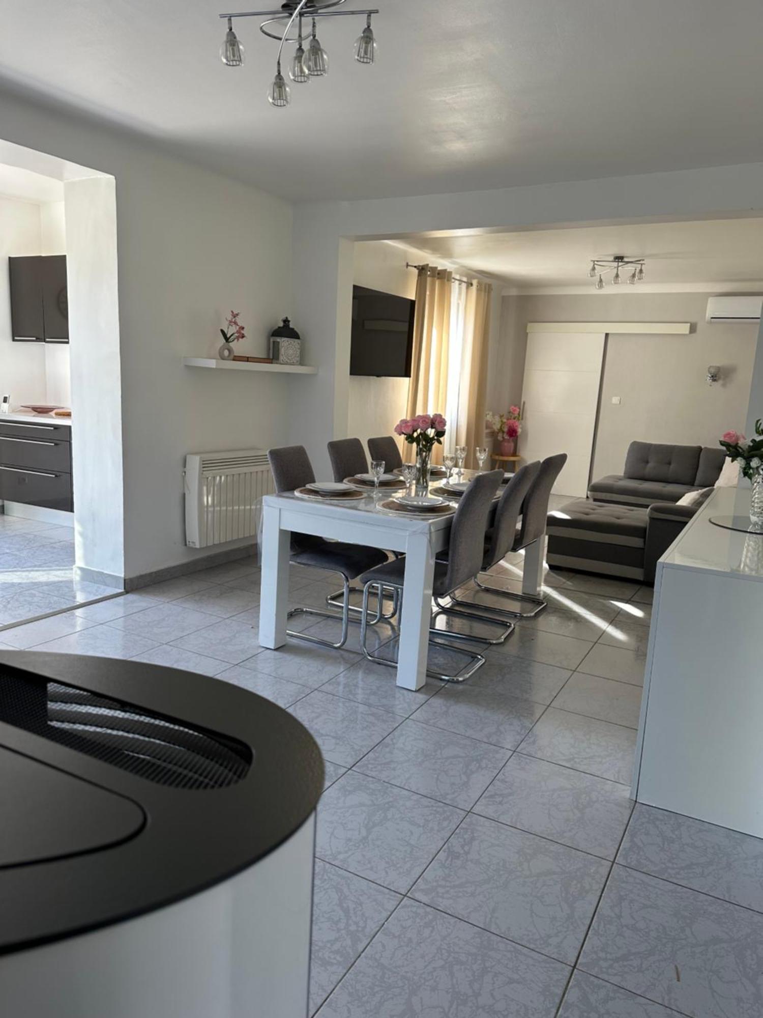 Holiday home Climatise Avec Piscine Et Jacuzzi *